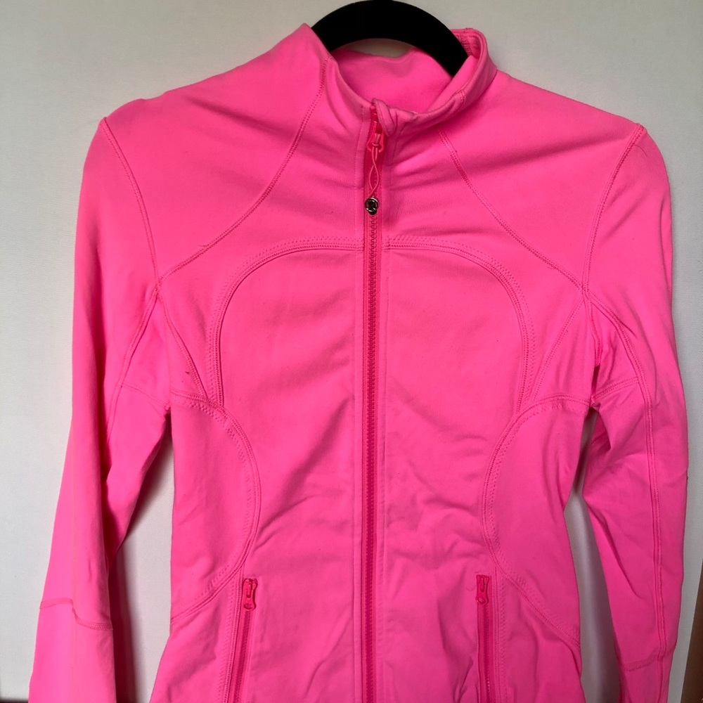 GORGEOUS LULULEMON ZIP UP